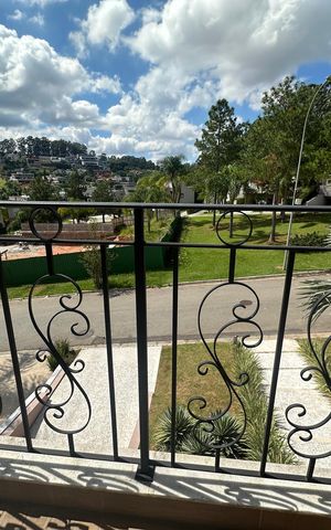 Casa de condomínio à venda com 498m², 3 quartos e 4 vagas Casa de condomínio à venda com 498m², 3 quartos e 4 vagasVaranda