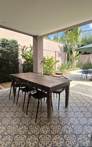 Casa de condomínio à venda com 498m², 3 quartos e 4 vagas Casa de condomínio à venda com 498m², 3 quartos e 4 vagasÁrea comum
