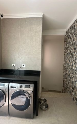 Casa de condomínio à venda com 498m², 3 quartos e 4 vagas Casa de condomínio à venda com 498m², 3 quartos e 4 vagasÁrea de Serviço