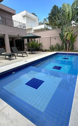 Casa de condomínio à venda com 498m², 3 quartos e 4 vagas Casa de condomínio à venda com 498m², 3 quartos e 4 vagasPiscina