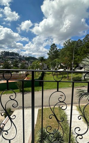 Casa de condomínio à venda com 498m², 3 quartos e 4 vagas Casa de condomínio à venda com 498m², 3 quartos e 4 vagasVaranda