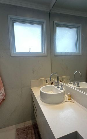 Casa de condomínio à venda com 498m², 3 quartos e 4 vagas Casa de condomínio à venda com 498m², 3 quartos e 4 vagasBanheiro da Suíte 2