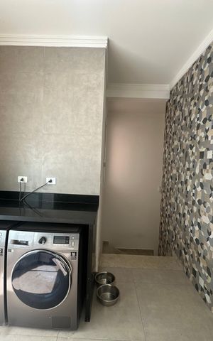 Casa de condomínio à venda com 498m², 3 quartos e 4 vagas Casa de condomínio à venda com 498m², 3 quartos e 4 vagasÁrea de Serviço