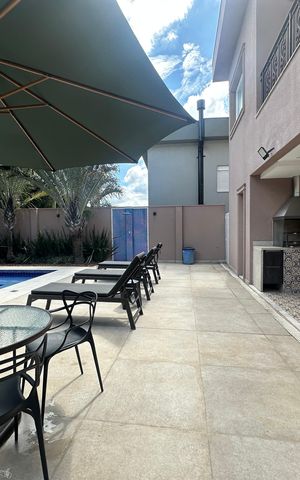 Casa de condomínio à venda com 498m², 3 quartos e 4 vagas Casa de condomínio à venda com 498m², 3 quartos e 4 vagasPiscina