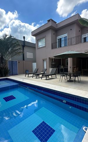 Casa de condomínio à venda com 498m², 3 quartos e 4 vagas Casa de condomínio à venda com 498m², 3 quartos e 4 vagasPiscina