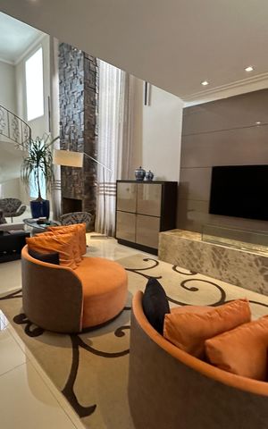 Casa de condomínio à venda com 498m², 3 quartos e 4 vagas Casa de condomínio à venda com 498m², 3 quartos e 4 vagasSala