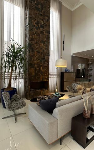 Casa de condomínio à venda com 498m², 3 quartos e 4 vagas Casa de condomínio à venda com 498m², 3 quartos e 4 vagasSala