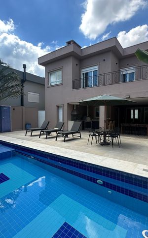 Casa de condomínio à venda com 498m², 3 quartos e 4 vagas Casa de condomínio à venda com 498m², 3 quartos e 4 vagasPiscina