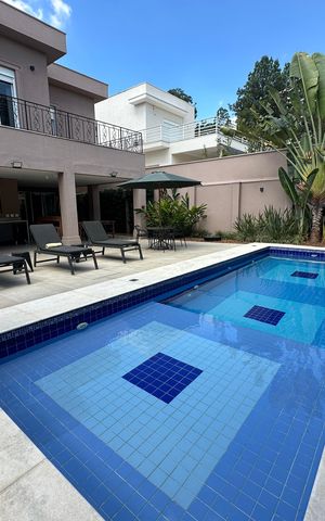 Casa de condomínio à venda com 498m², 3 quartos e 4 vagas Casa de condomínio à venda com 498m², 3 quartos e 4 vagasPiscina