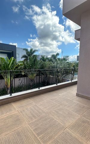Casa de condomínio à venda com 498m², 3 quartos e 4 vagas Casa de condomínio à venda com 498m², 3 quartos e 4 vagasVaranda