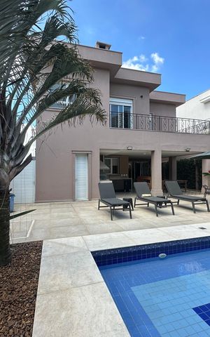 Casa de condomínio à venda com 498m², 3 quartos e 4 vagas Casa de condomínio à venda com 498m², 3 quartos e 4 vagasPiscina