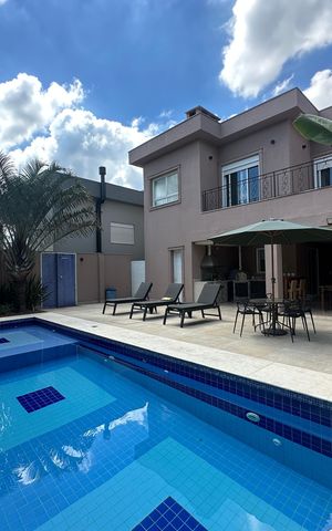 Casa de condomínio à venda com 498m², 3 quartos e 4 vagas Casa de condomínio à venda com 498m², 3 quartos e 4 vagasPiscina