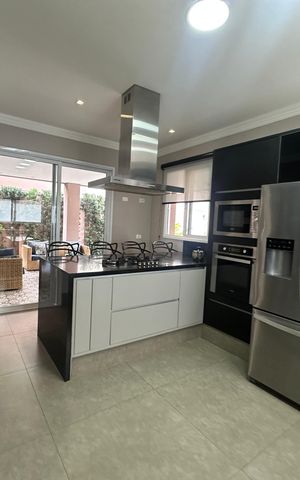 Casa de condomínio à venda com 498m², 3 quartos e 4 vagas Casa de condomínio à venda com 498m², 3 quartos e 4 vagasCozinha