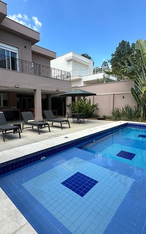 Casa de condomínio à venda com 498m², 3 quartos e 4 vagas Casa de condomínio à venda com 498m², 3 quartos e 4 vagasPiscina