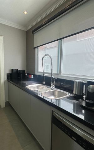 Casa de condomínio à venda com 498m², 3 quartos e 4 vagas Casa de condomínio à venda com 498m², 3 quartos e 4 vagasCozinha