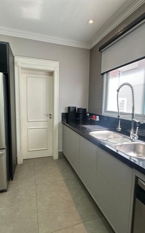 Casa de condomínio à venda com 498m², 3 quartos e 4 vagas Casa de condomínio à venda com 498m², 3 quartos e 4 vagasCozinha