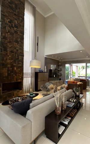 Casa de condomínio à venda com 498m², 3 quartos e 4 vagas Casa de condomínio à venda com 498m², 3 quartos e 4 vagasSala