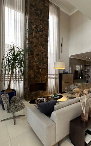 Casa de condomínio à venda com 498m², 3 quartos e 4 vagas Casa de condomínio à venda com 498m², 3 quartos e 4 vagasSala