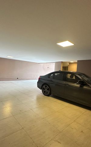 Casa de condomínio à venda com 498m², 3 quartos e 4 vagas Casa de condomínio à venda com 498m², 3 quartos e 4 vagasGaragem