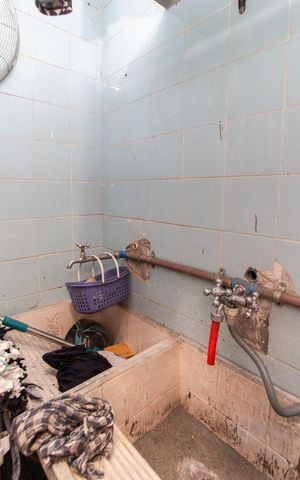 Casa à venda com 100m², 4 quartos e 2 vagas Casa à venda com 100m², 4 quartos e 2 vagasCasa 1 - Área de Serviço