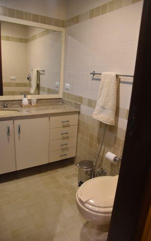 Apartamento à venda com 165m², 5 quartos e 3 vagas Apartamento à venda com 165m², 5 quartos e 3 vagasBanheiro