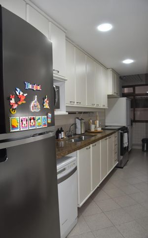 Apartamento à venda com 165m², 5 quartos e 3 vagas Apartamento à venda com 165m², 5 quartos e 3 vagasCozinha