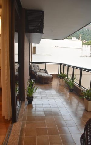 Apartamento à venda com 165m², 5 quartos e 3 vagas Apartamento à venda com 165m², 5 quartos e 3 vagasVaranda