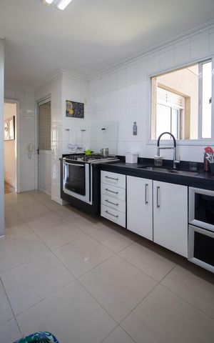Apartamento à venda com 145m², 3 quartos e 3 vagas Apartamento à venda com 145m², 3 quartos e 3 vagasCozinha
