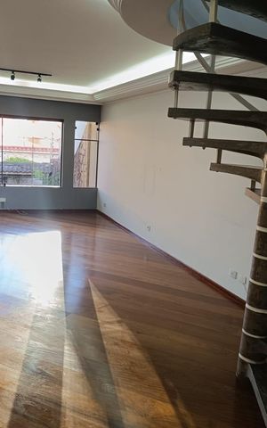 Casa à venda com 256m², 3 quartos e 5 vagasSala