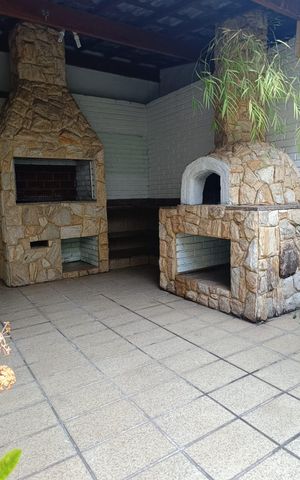 Casa à venda com 256m², 3 quartos e 5 vagasÁrea forno e churrasqueira