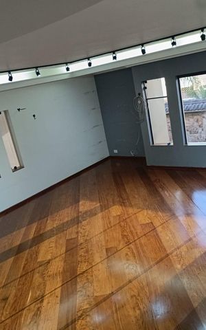 Casa à venda com 256m², 3 quartos e 5 vagasSala