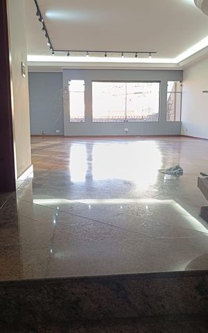 Casa à venda com 256m², 3 quartos e 5 vagasEscada