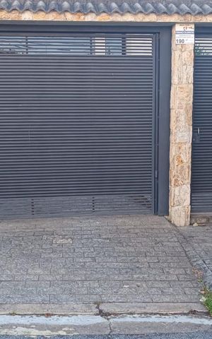 Casa à venda com 256m², 3 quartos e 5 vagasFachada