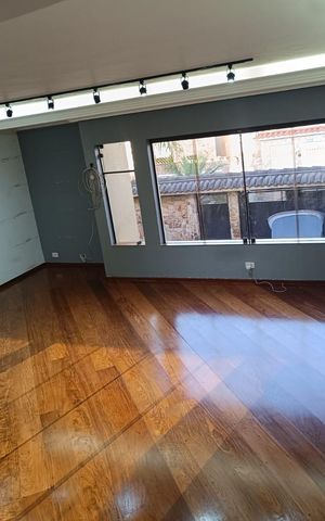 Casa à venda com 256m², 3 quartos e 5 vagasSala