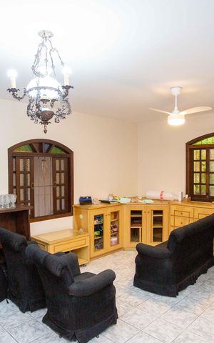 Casa à venda com 230m², 4 quartos e 3 vagasSala de TV