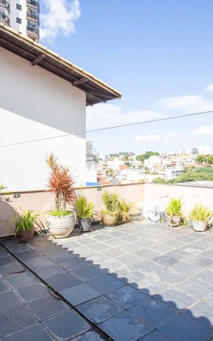 Casa à venda com 230m², 4 quartos e 3 vagasSacada