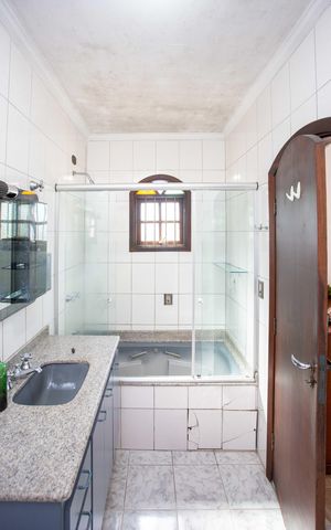 Casa à venda com 230m², 4 quartos e 3 vagasBanheiro da Suite