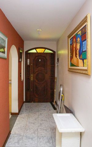Casa à venda com 230m², 4 quartos e 3 vagasHall