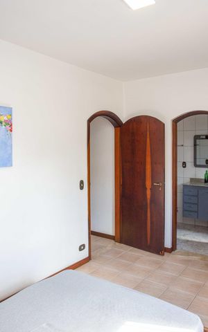 Casa à venda com 230m², 4 quartos e 3 vagasQuarto Suite