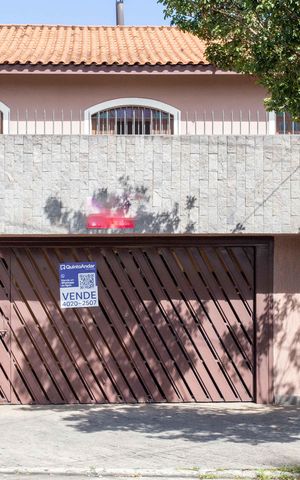 Casa à venda com 230m², 4 quartos e 3 vagasFachada