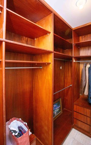Casa à venda com 230m², 4 quartos e 3 vagasCloset da suíte