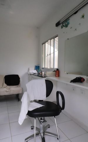 Casa à venda com 160m², 4 quartos e sem vagaSalão