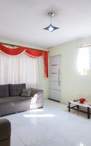 Casa à venda com 192m², 2 quartos e 6 vagas Casa à venda com 192m², 2 quartos e 6 vagasSala