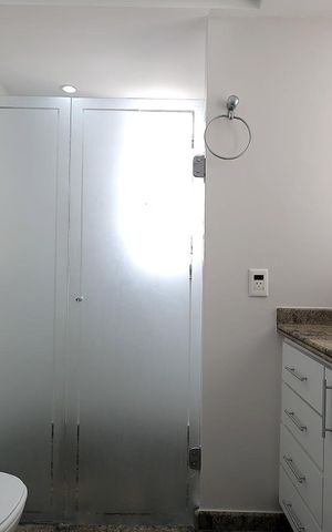 Apartamento à venda com 243m², 5 quartos e 4 vagas Apartamento à venda com 243m², 5 quartos e 4 vagasBanheiro Suíte 2