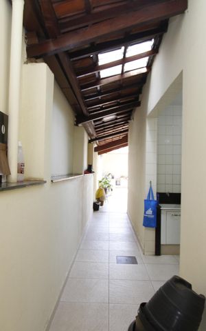 Casa à venda com 300m², 4 quartos e 3 vagasCorredor