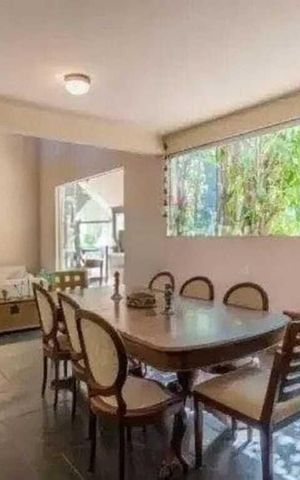 Casa para alugar com 512m², 6 quartos e 4 vagas