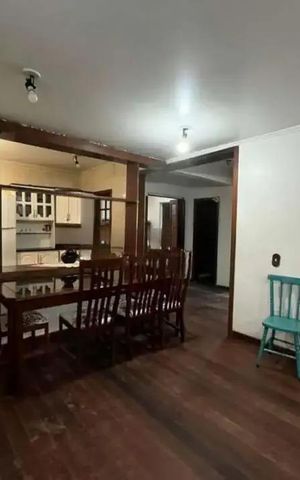 Casa à venda com 200m², 3 quartos e 2 vagas Casa à venda com 200m², 3 quartos e 2 vagasSala