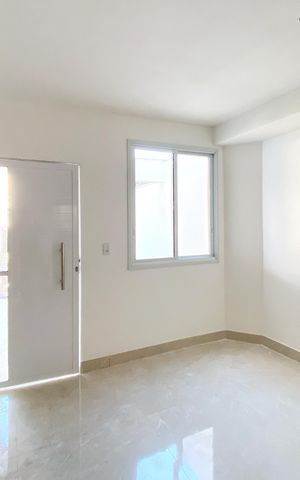 Casa à venda com 125m², 3 quartos e 2 vagas Casa à venda com 125m², 3 quartos e 2 vagasSala