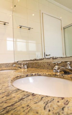 Apartamento à venda com 165m², 3 quartos e 3 vagas Apartamento à venda com 165m², 3 quartos e 3 vagasBanheiro 2