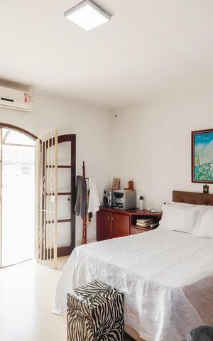 Casa à venda com 242m², 4 quartos e 2 vagas Casa à venda com 242m², 4 quartos e 2 vagasQuarto 3